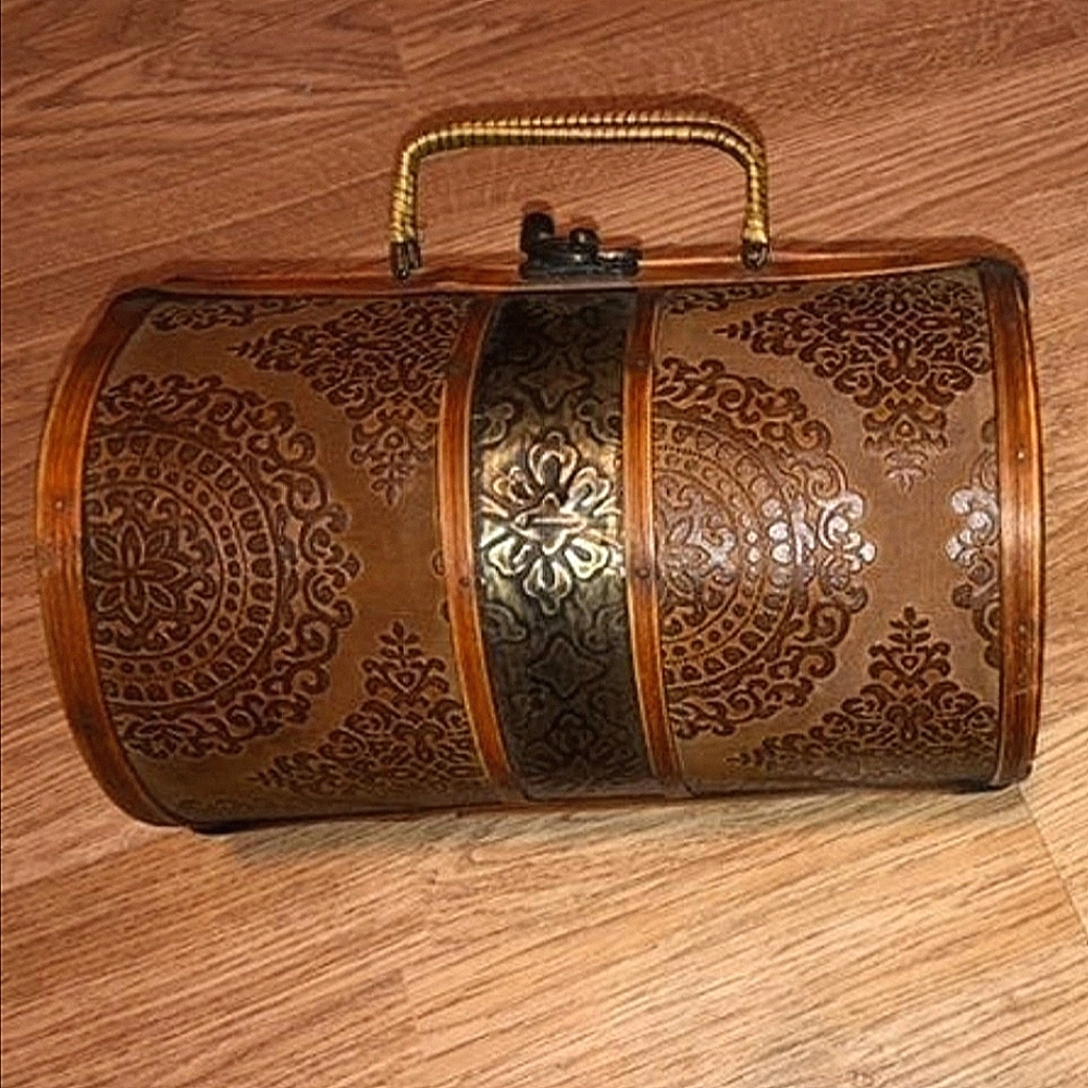 Vintage Decorative Hollow Wood Home Accent w metal slide closure - Picture 1 of 2